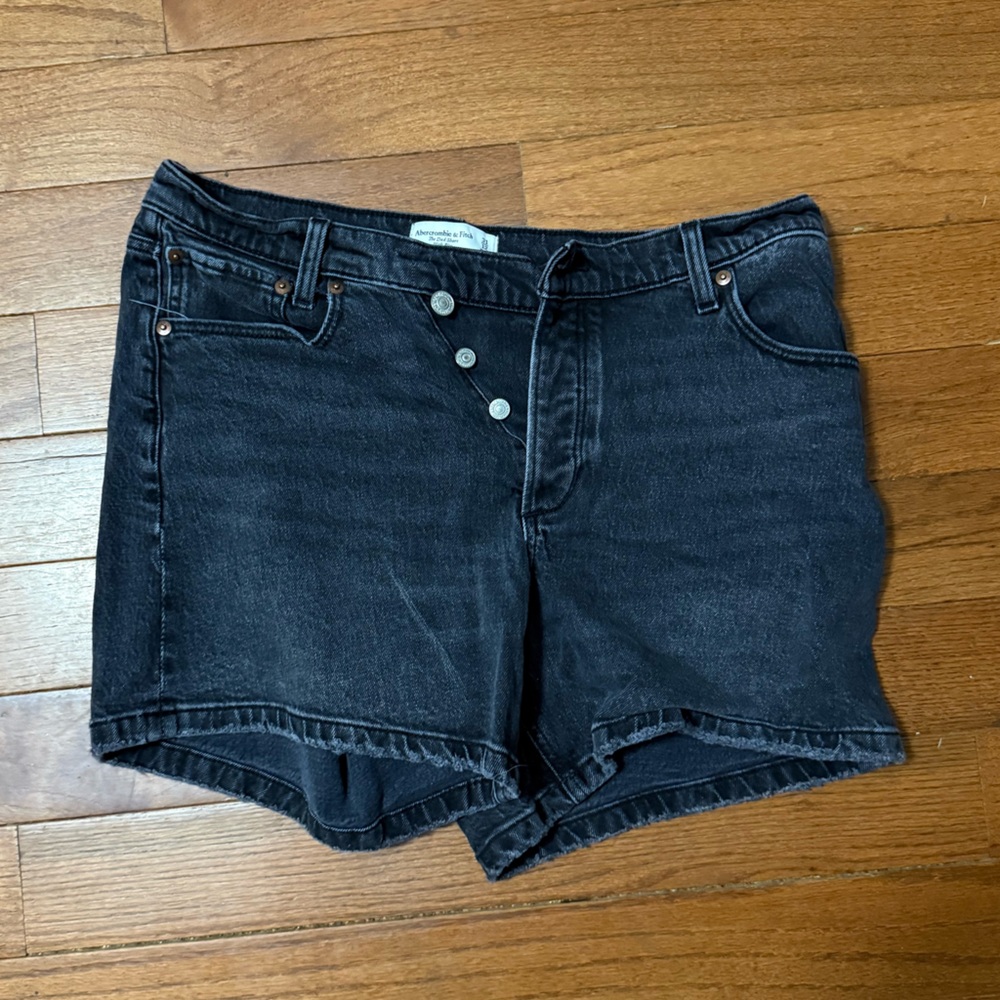 Abercrombie - The Dad Short High Rise Black Denim Shorts